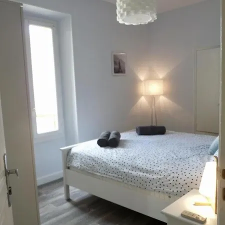 Sleeps 4 Air Con Wifi Apartment Cannes